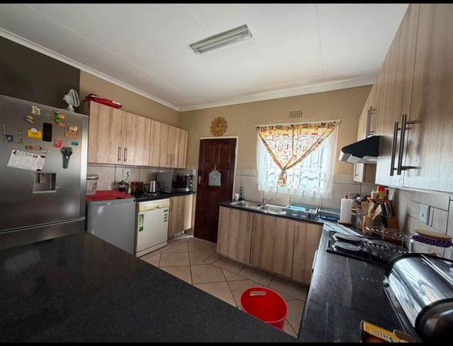 2 BEDROOM TOWNHOUSE FOR SALE IN RIVERSDALE